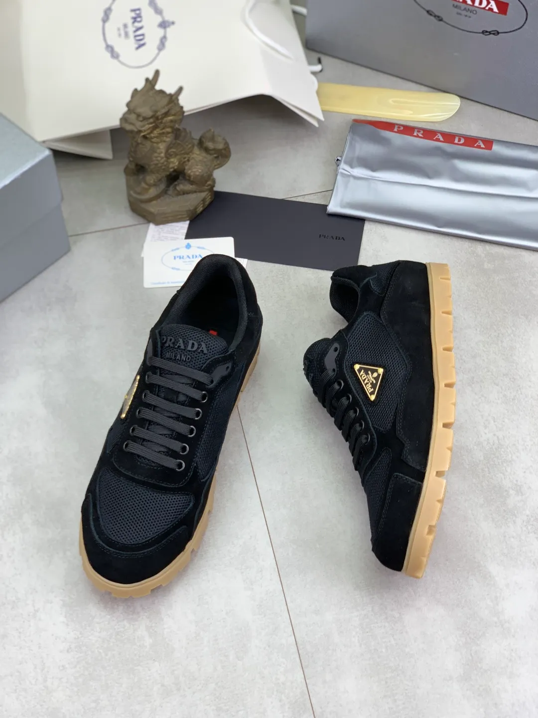 Men's men's shoes 💰P520💰 [New style] popular models are on the official website, 🆘 Trendy brand (Prada) mainly promotes popular models, avant-garde and versatile fashionable men's shoes private version mold opening, cowhide surface splicing 1:1.. Fashionable and simple, original imported cowhide lining cowhide feet; the atmosphere and personality are more fashionable, eye-catching and pursuing class. It will subvert the old idea and be a must-have for fashion trendsetters with you! Must keep it for yourself! Tall and comfortable, large and low, high-end quality workmanship. Code number: 38-45 3️⃣optional.